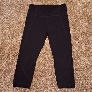Athleta! EUC!! Black Cropped Legging! Size Small! Key pocket in waistband!
